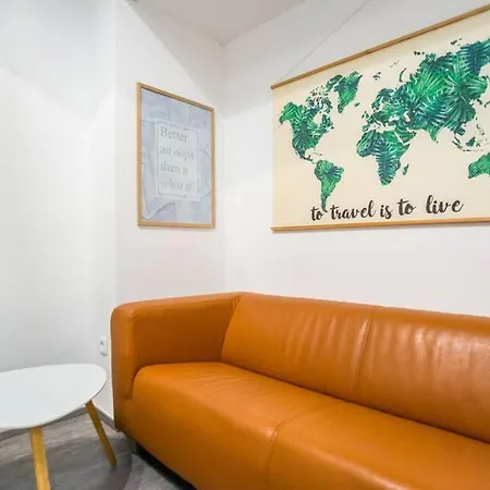 Apartma N'poznam Tobacna Apartment *