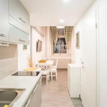 Apartma N'poznam Tobacna Apartment