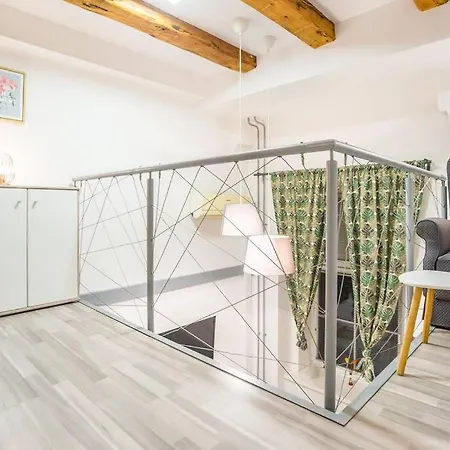 Apartma N'poznam Tobacna Apartment