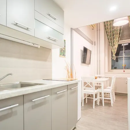 Apartma N'poznam Tobacna Appartamento Lubiana