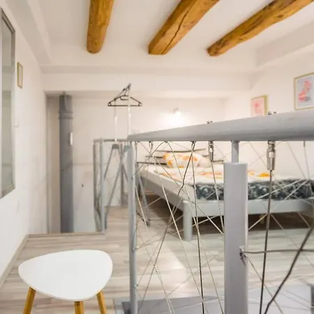 Apartment Apartma N'poznam Tobacna