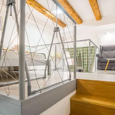 Lägenhet Apartma N'poznam Tobacna *